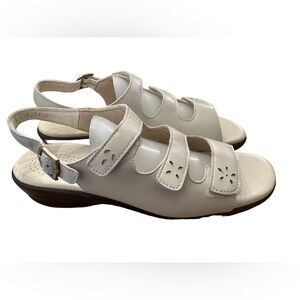 SAS Quatro Slingback Women’s Size 8.5 Beige Tripad Comfort Open Toe Sandals B16
